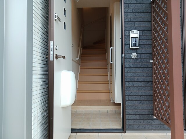 フェリチータ坂東C２０２玄関